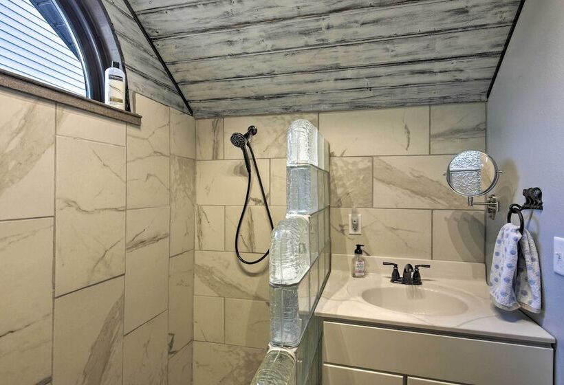 Inviting Irma Cottage W/ Silver Lake Access!