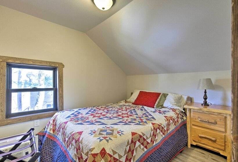 Inviting Irma Cottage W/ Silver Lake Access!