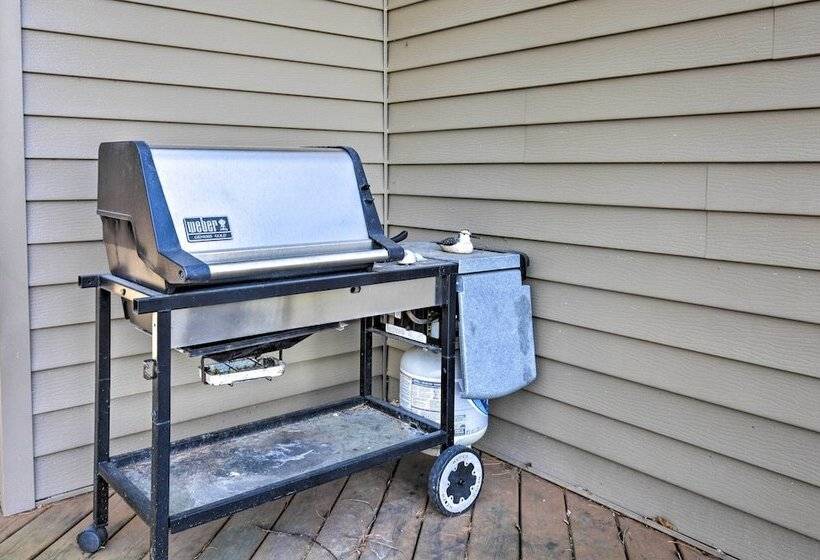 Inviting Irma Cottage W/ Silver Lake Access!