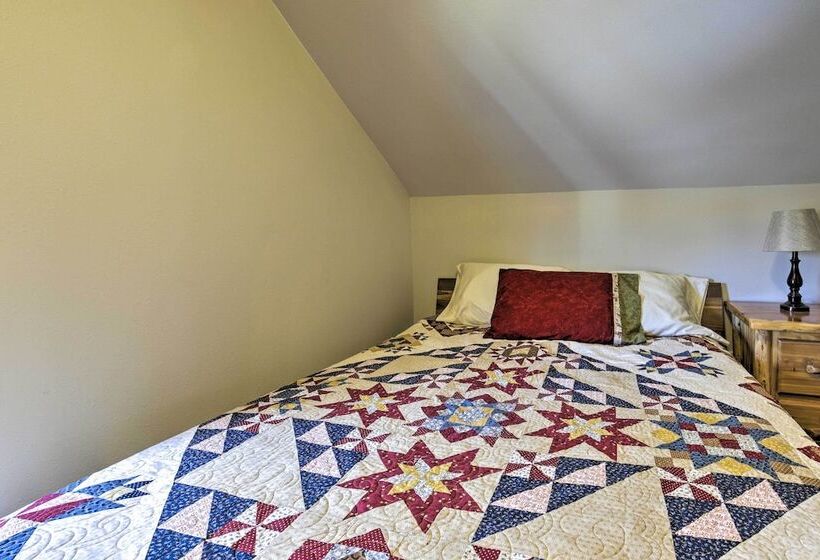 Inviting Irma Cottage W/ Silver Lake Access!