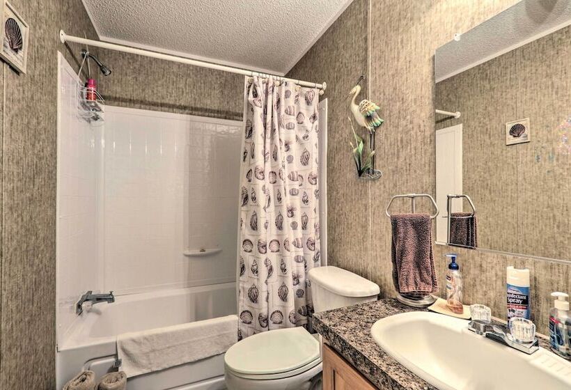 Keaton Beach Escape W/ Hot Tub: 2 Mi To Shore