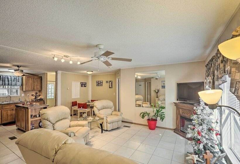 Keaton Beach Escape W/ Hot Tub: 2 Mi To Shore