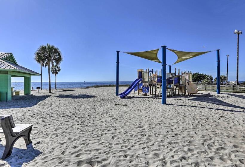 Keaton Beach Escape W/ Hot Tub: 2 Mi To Shore