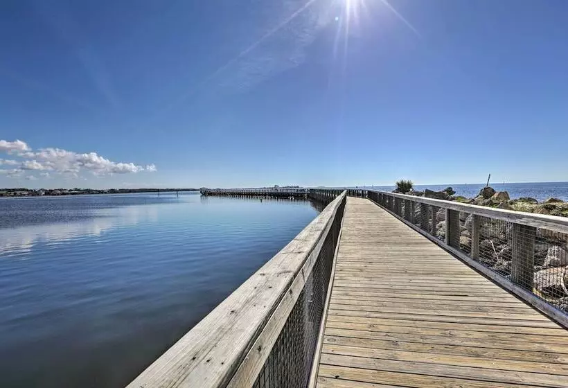 Keaton Beach Escape W/ Hot Tub: 2 Mi To Shore