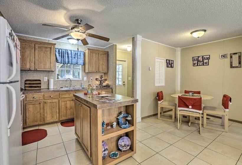 Keaton Beach Escape W/ Hot Tub: 2 Mi To Shore