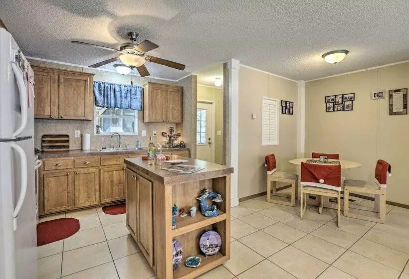 Keaton Beach Escape W/ Hot Tub: 2 Mi To Shore