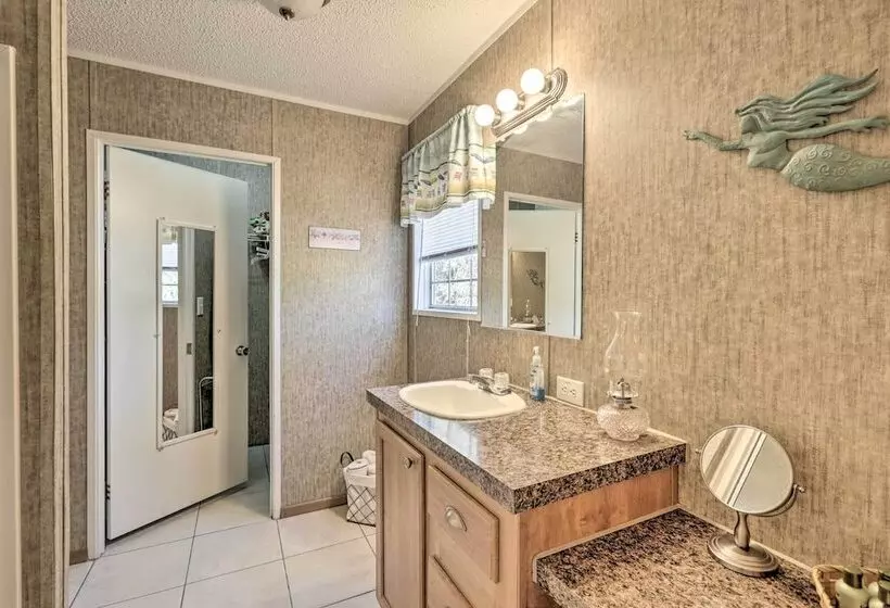 Keaton Beach Escape W/ Hot Tub: 2 Mi To Shore