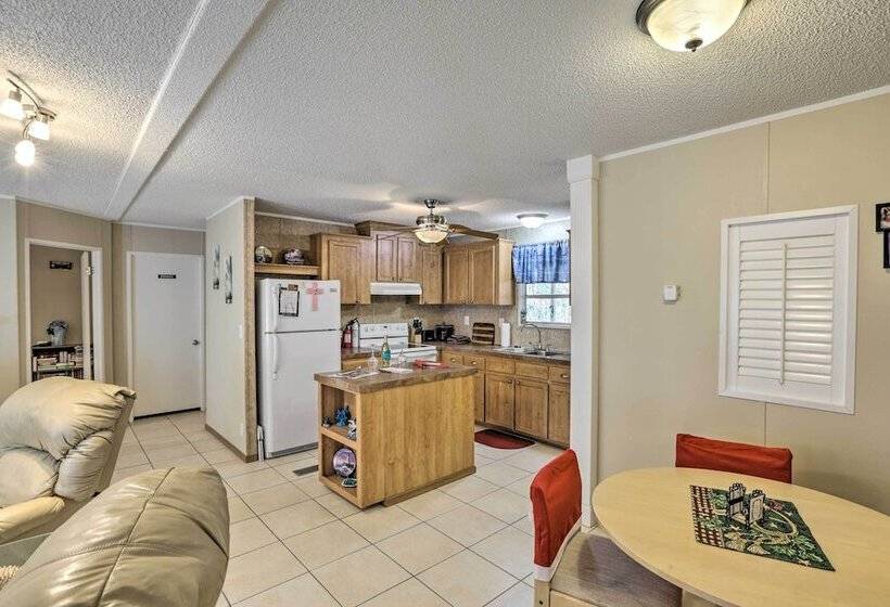 Keaton Beach Escape W/ Hot Tub: 2 Mi To Shore