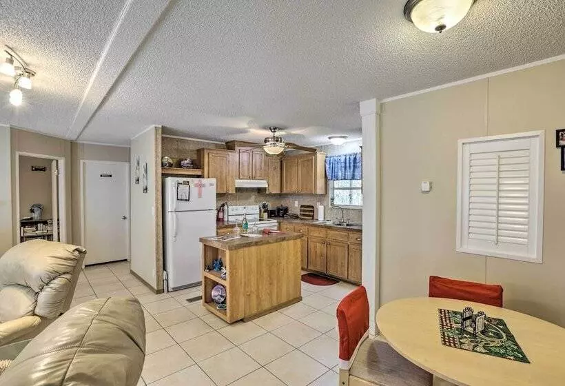 Keaton Beach Escape W/ Hot Tub: 2 Mi To Shore