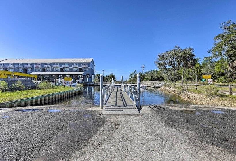 Keaton Beach Escape W/ Hot Tub: 2 Mi To Shore