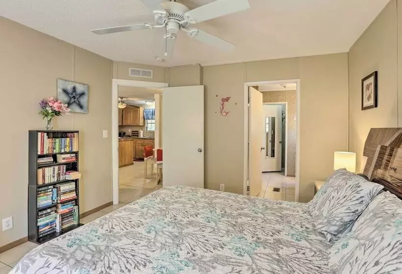 Keaton Beach Escape W/ Hot Tub: 2 Mi To Shore