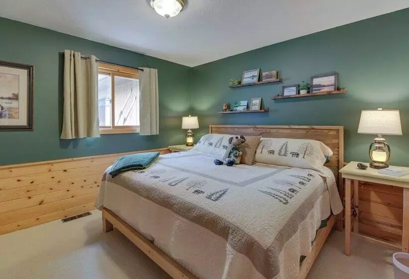 Lakefront Hackensack Cabin W/ Patio & Grill!