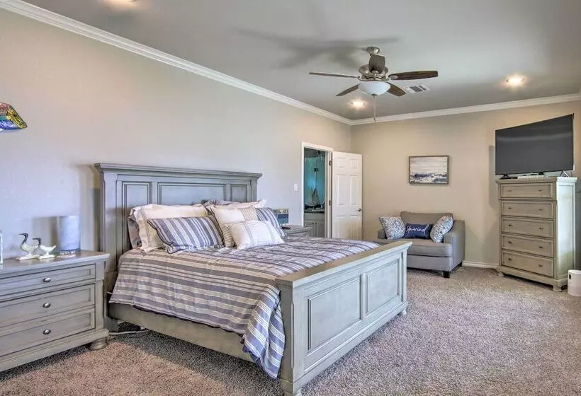 Private Dock & Boat House: Lakefront Mabank Home