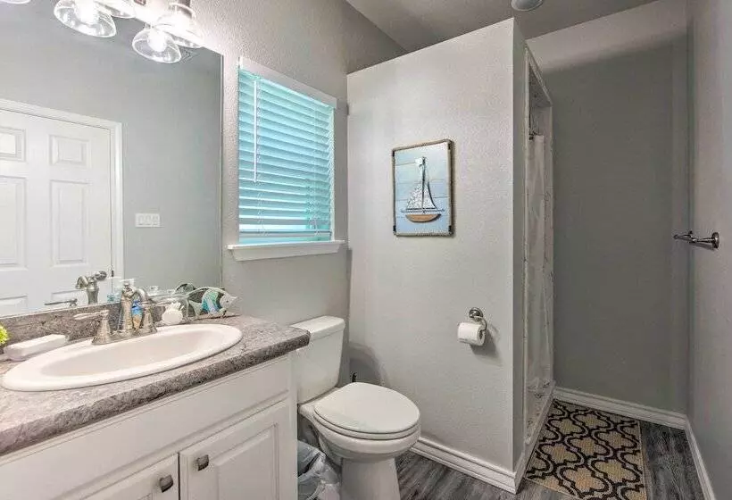 Private Dock & Boat House: Lakefront Mabank Home