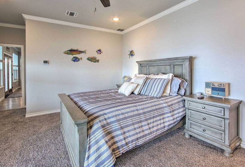 Private Dock & Boat House: Lakefront Mabank Home