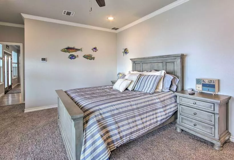 Private Dock & Boat House: Lakefront Mabank Home