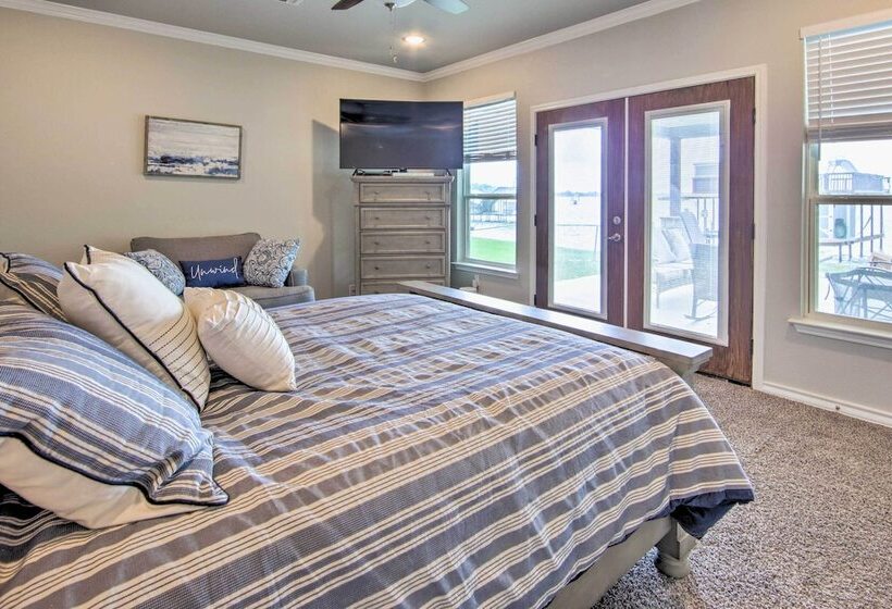 Private Dock & Boat House: Lakefront Mabank Home