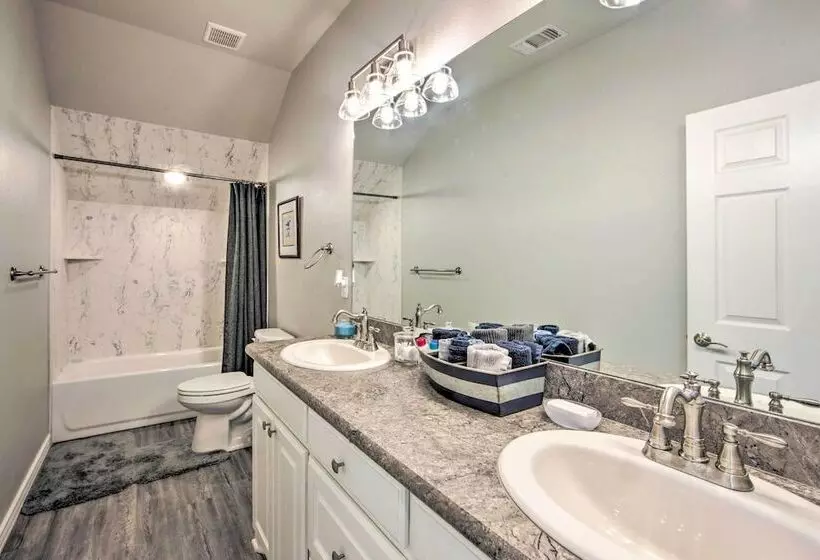 Private Dock & Boat House: Lakefront Mabank Home