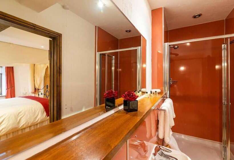 Lakeside Escape, Stone Countryside Cottage