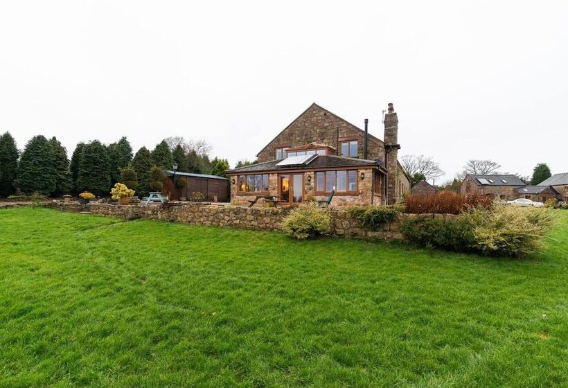 Lakeside Escape, Stone Countryside Cottage