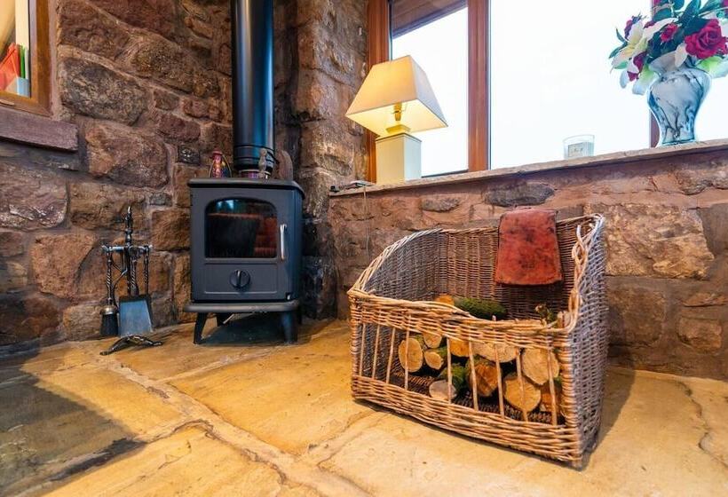 Lakeside Escape, Stone Countryside Cottage
