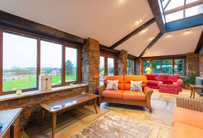 Lakeside Escape, Stone Countryside Cottage