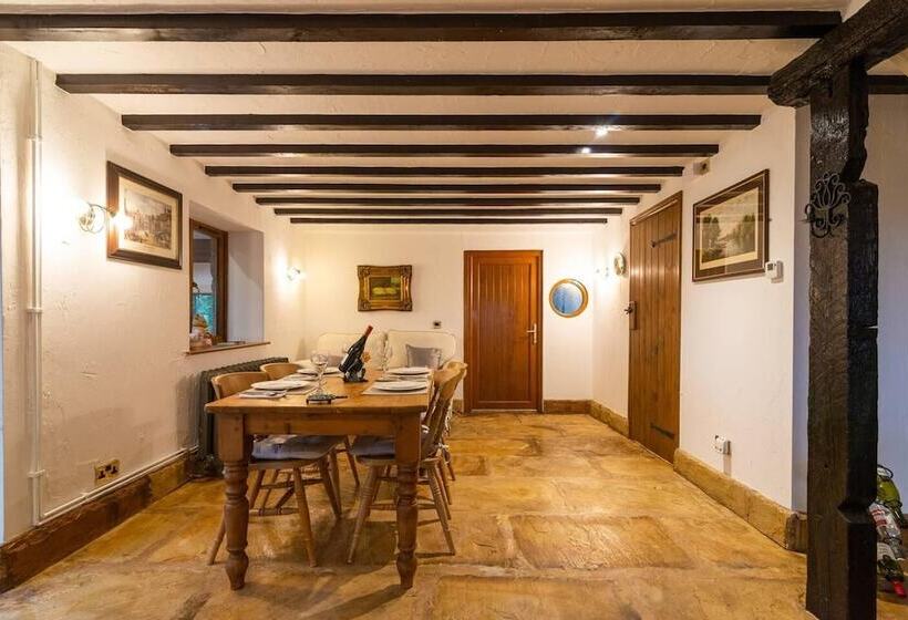 Lakeside Escape, Stone Countryside Cottage