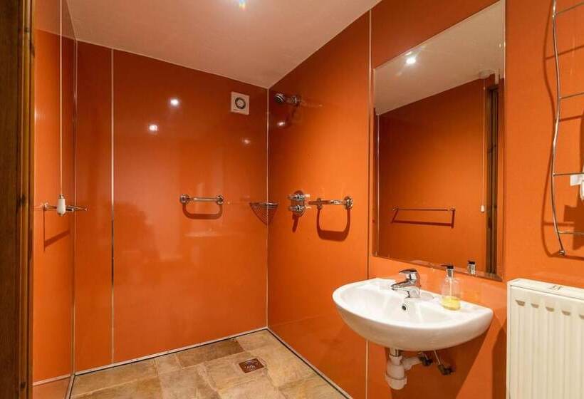 Lakeside Escape, Stone Countryside Cottage