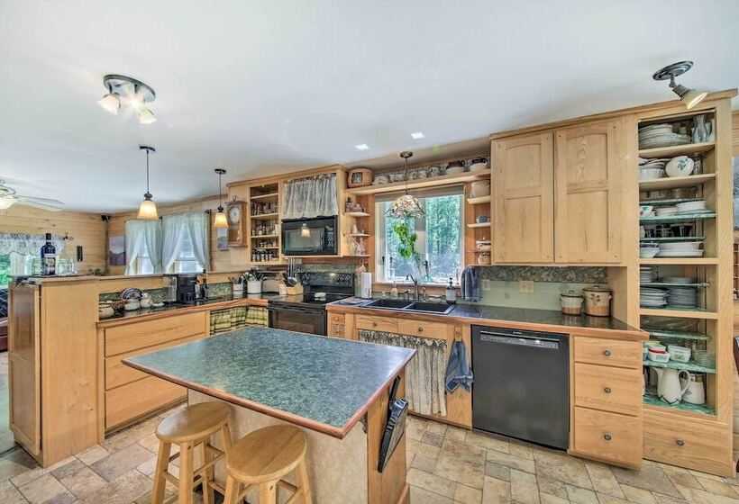 Lovely Waldo Cottage Escape   Pet Friendly!