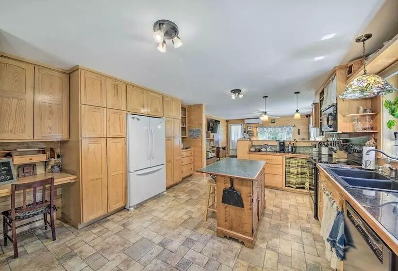 Lovely Waldo Cottage Escape   Pet Friendly!