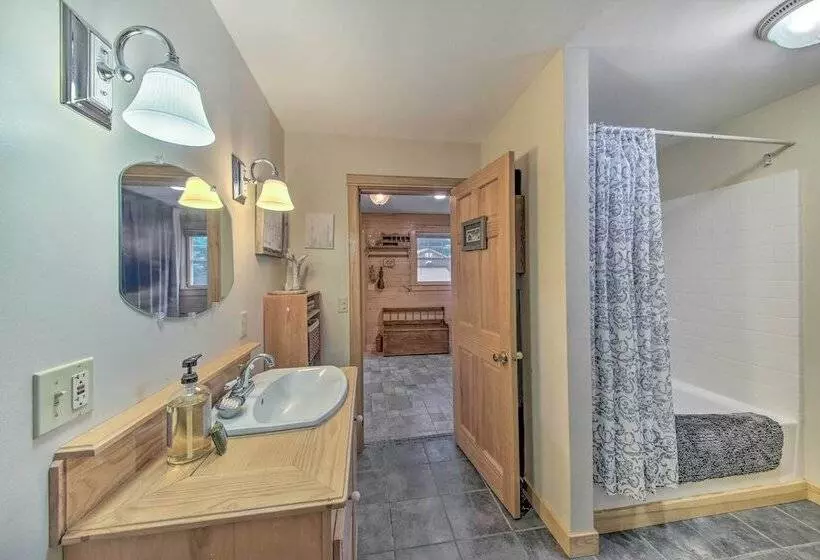 Lovely Waldo Cottage Escape   Pet Friendly!