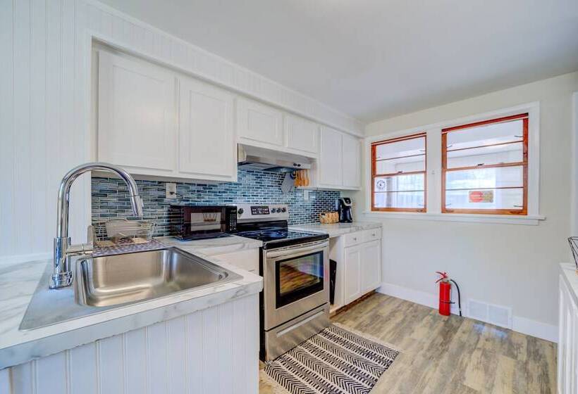 Мотель Whitehall Cottages