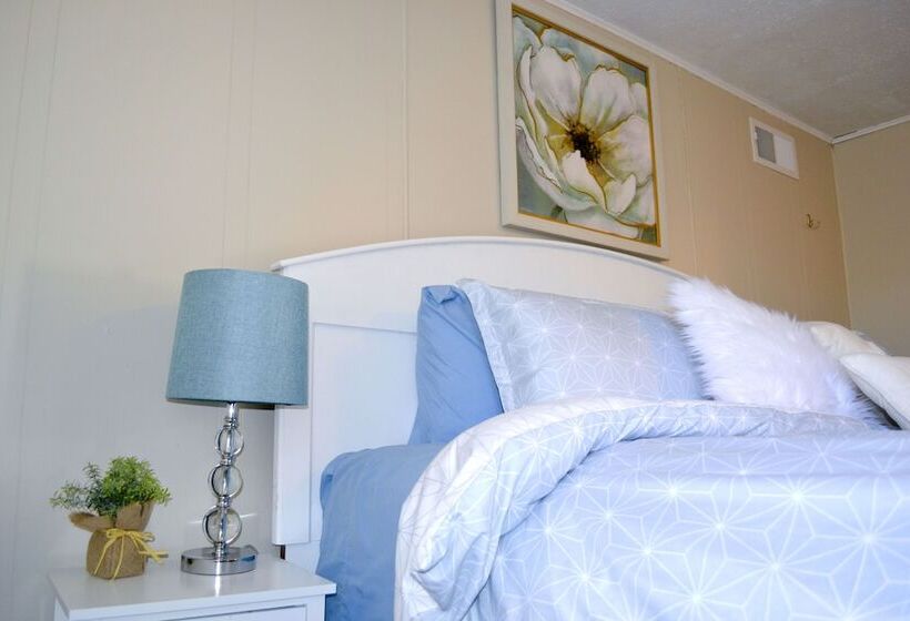 Мотель Whitehall Cottages