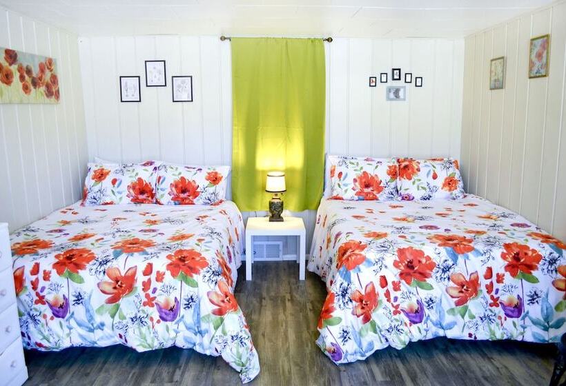 Мотель Whitehall Cottages