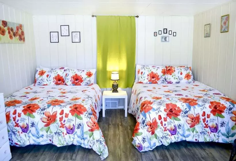 Motelli Whitehall Cottages