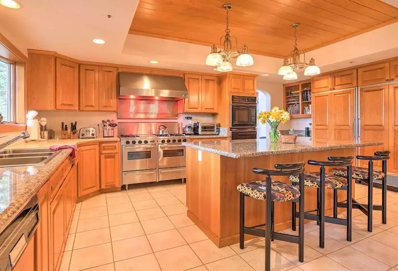 Mountain Chalet   1 Mi To Skiing & Incline Village