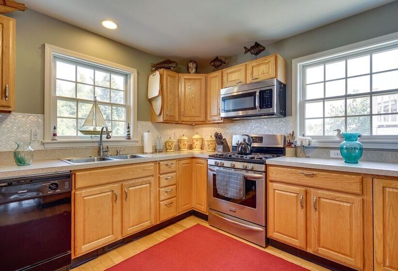 New Jersey Home Deck, Grill & Walkable To Beach!