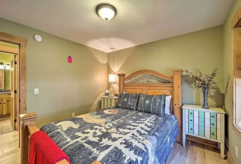 Near Ski Areas: Mtn View Banner Elk Cabin