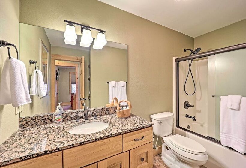 Near Ski Areas: Mtn View Banner Elk Cabin