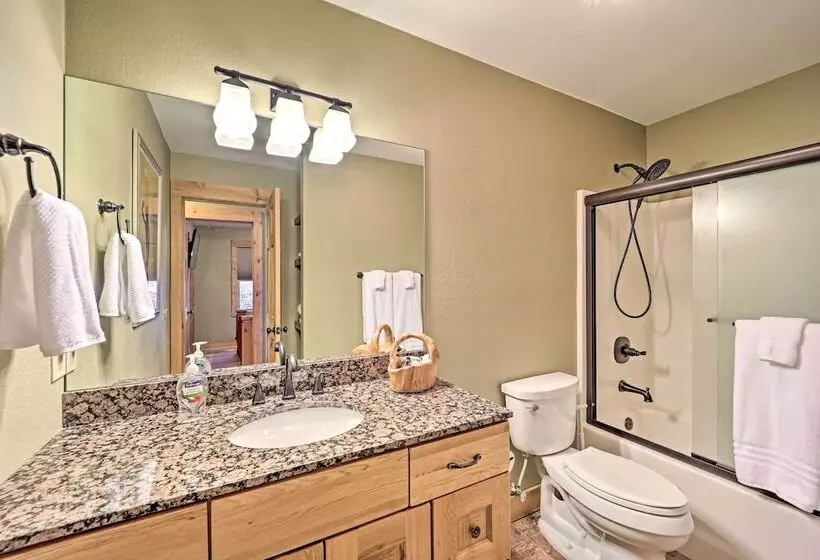 Near Ski Areas: Mtn View Banner Elk Cabin