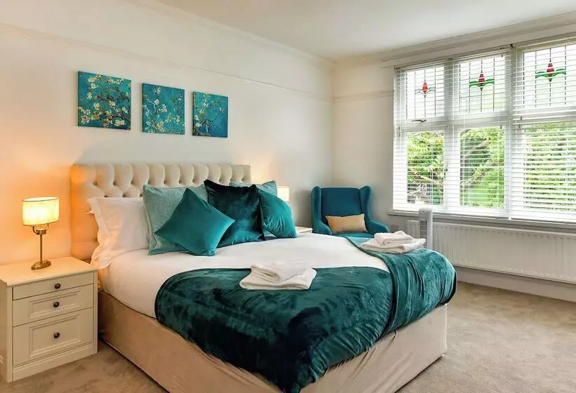 Majatalo Just Stay Wales   Highmead House