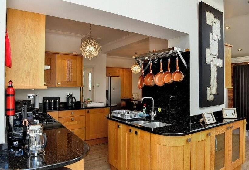 膳宿费 Just Stay Wales Highmead House