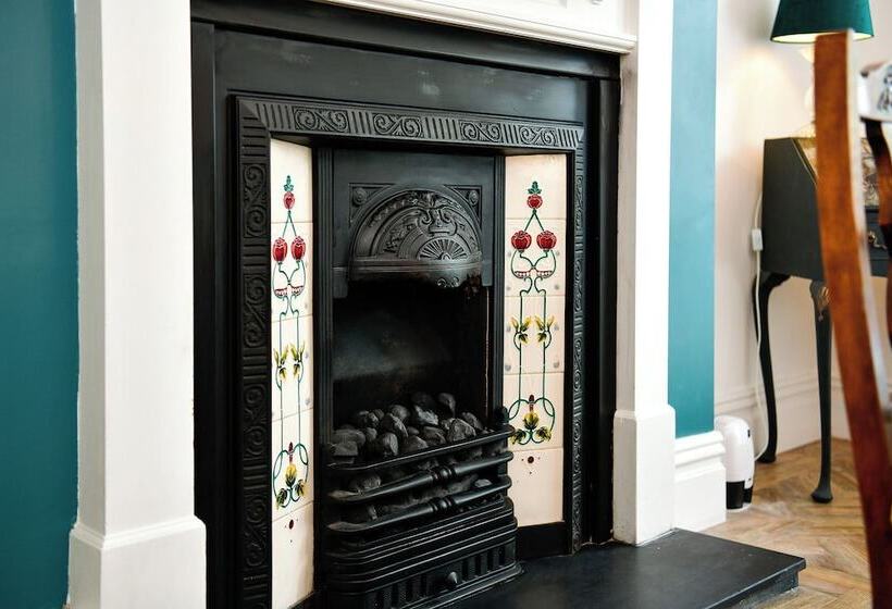 膳宿费 Just Stay Wales Highmead House