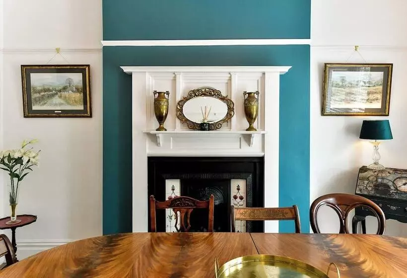 Majatalo Just Stay Wales   Highmead House