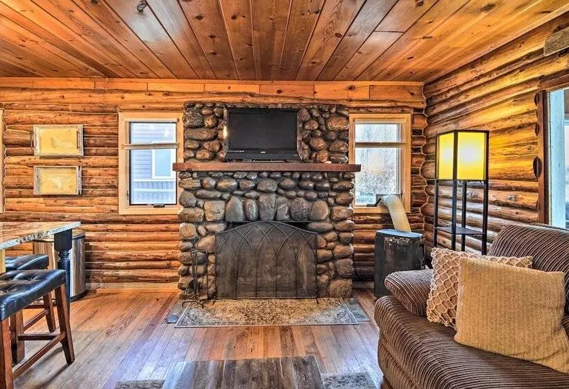 Pickerel Lake Retreat W/ Grill, 15 Mi To Ski!