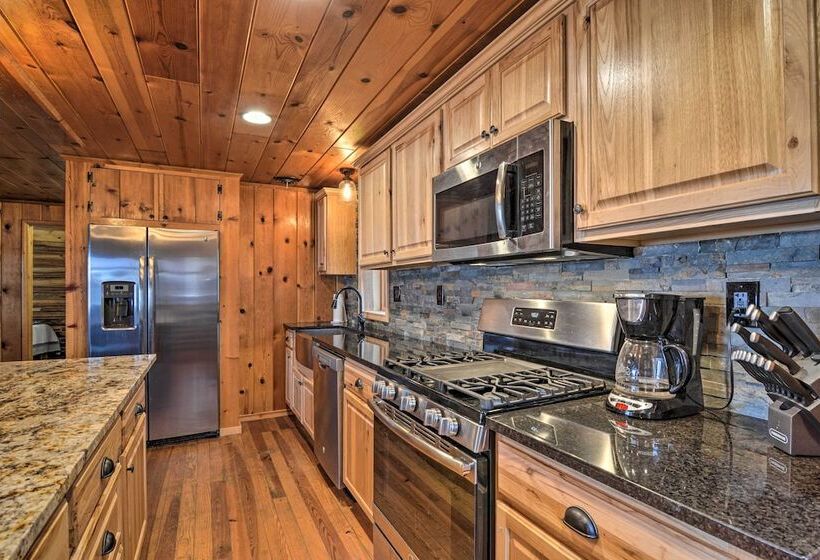 Pickerel Lake Retreat W/ Grill, 15 Mi To Ski!