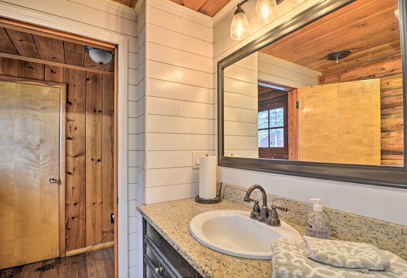 Pickerel Lake Retreat W/ Grill, 15 Mi To Ski!