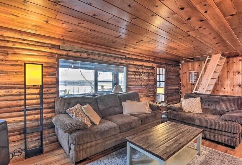 Pickerel Lake Retreat W/ Grill, 15 Mi To Ski!