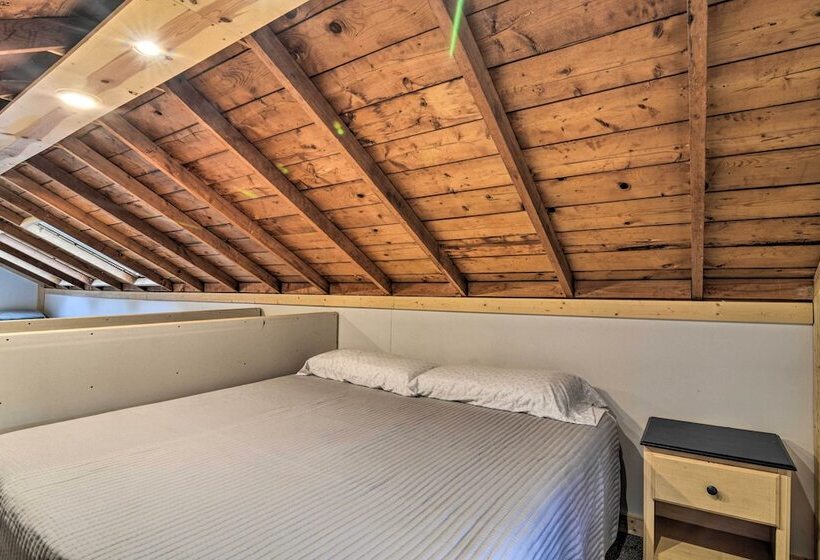 Pickerel Lake Retreat W/ Grill, 15 Mi To Ski!