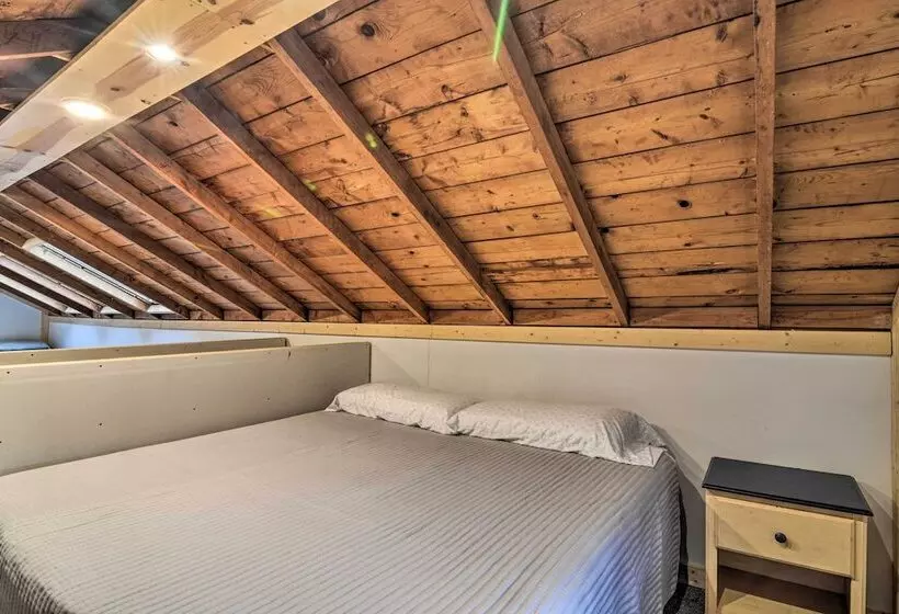 Pickerel Lake Retreat W/ Grill, 15 Mi To Ski!